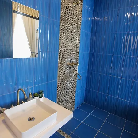 Urania Apartmanhaz 公寓式酒店 4*