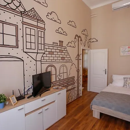 Urania Apartmanhaz 公寓式酒店 4*