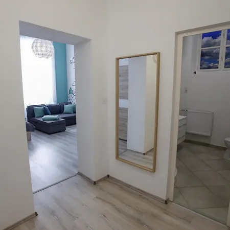 Urania Apartmanhaz 公寓式酒店 4*