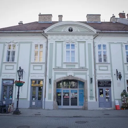 Urania Apartmanhaz 埃格尔