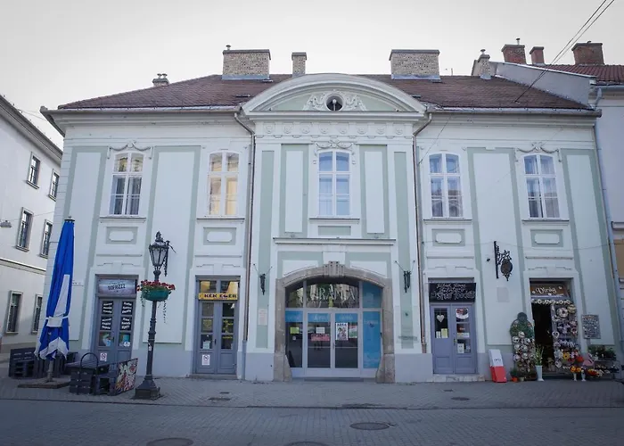 Urania Apartmanhaz Eger