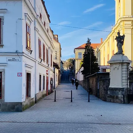 Urania Apartmanhaz Apart Otel 4*