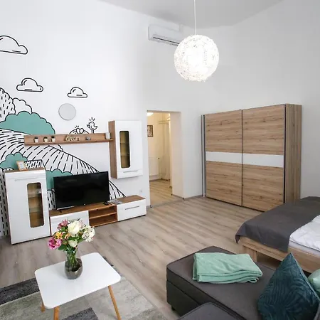 Urania Apartmanhaz إغير