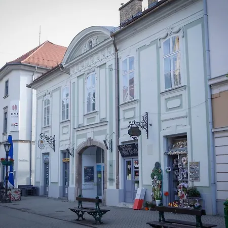 Urania Apartmanhaz Aparthotel Erlau