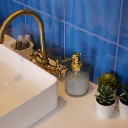 Urania Apartmanhaz إغير