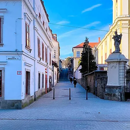 Urania Apartmanhaz